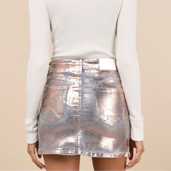 Lulu’s medium denim metallic skirt - Picture 2 of 2